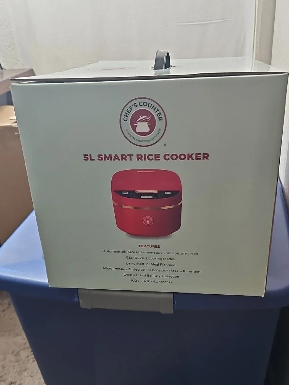 Smart Rice Cooker in Red with Gold Trim